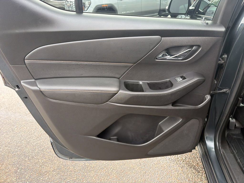 Used 2019 Chevrolet Traverse RS image 25