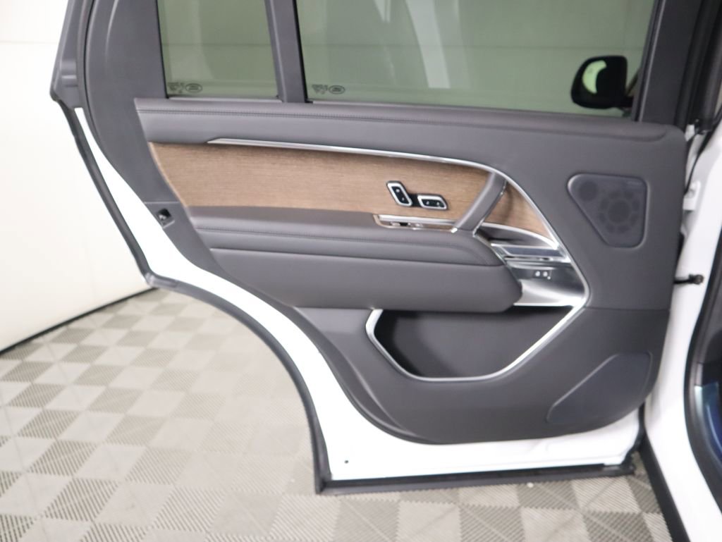 New 2025 Land Rover Range Rover Long Wheelbase SE image 27