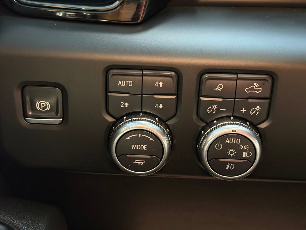 Used 2025 GMC Sierra 2500 AT4 w/ AT4 Premium Plus Package AWD/4WD image 28