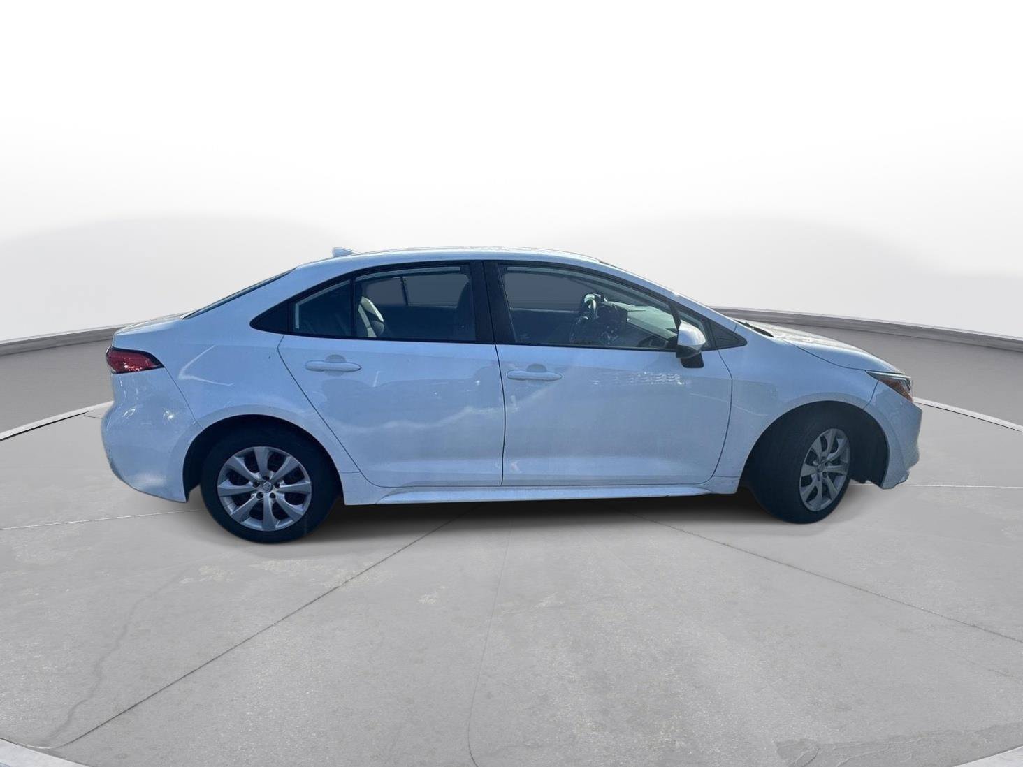 Used 2024 Toyota Corolla LE FWD image 5