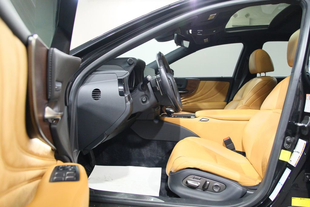 Used 2021 Lexus LS 500 AWD w/ Accessory Package (Z1) image 4