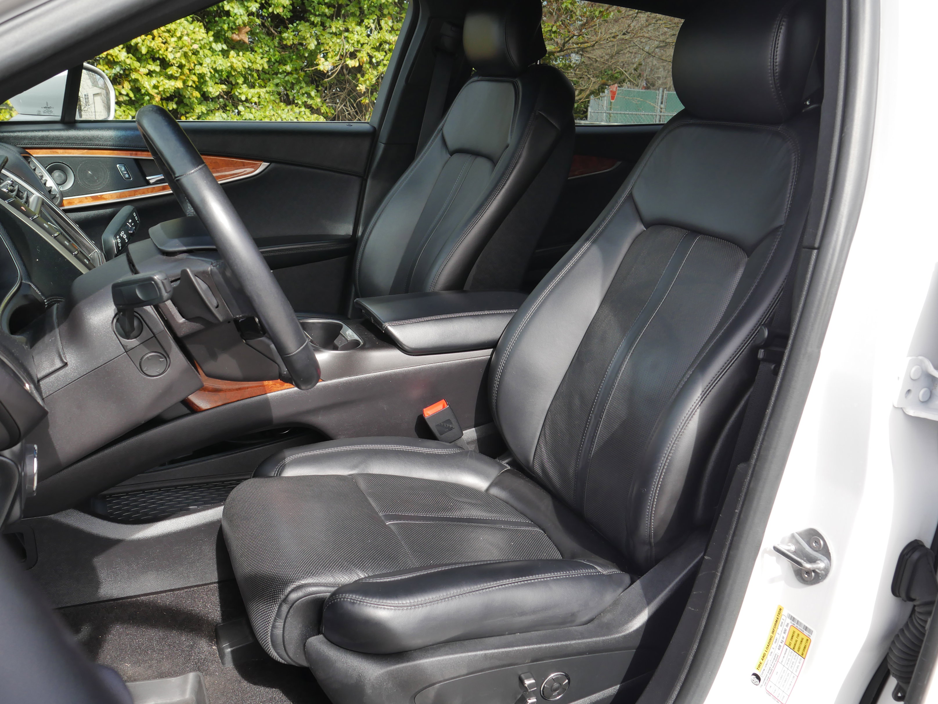 Used 2019 Lincoln Nautilus Reserve image 32