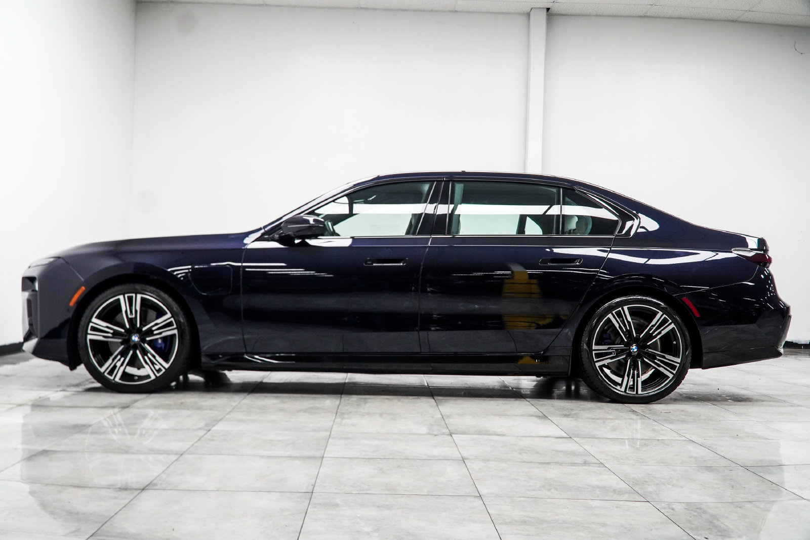 Used 2024 BMW 750e xDrive w/ Premium Package 2 AWD/4WD image 11