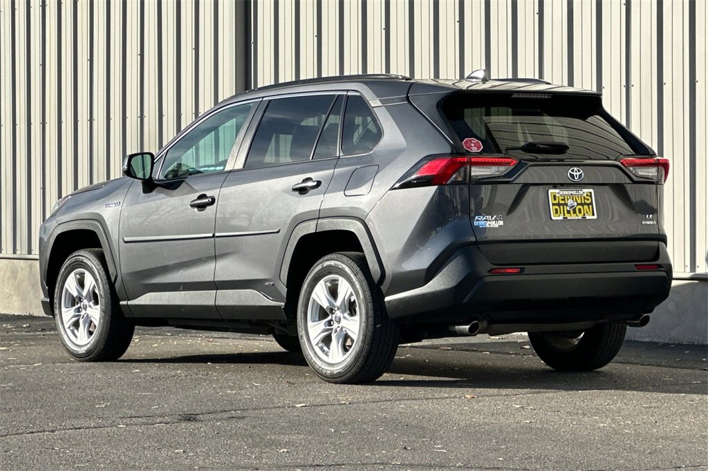 Used 2020 Toyota RAV4 LE image 7
