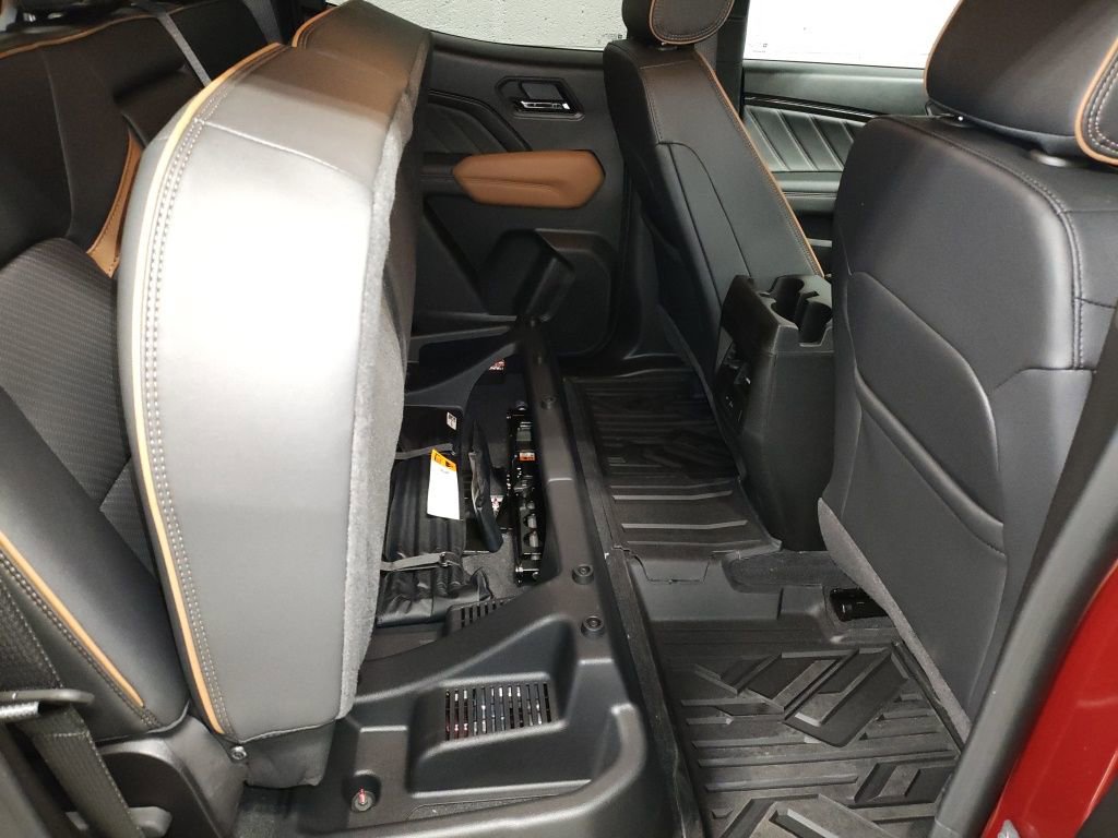 New 2026 GMC Canyon AT4 w/ AT4 Premium Package image 13