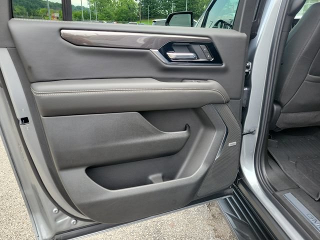 New 2026 GMC Yukon XL Elevation w/ Elevation Premium Package AWD/4WD image 13