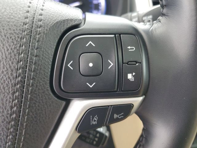 Used 2018 Toyota Highlander Limited FWD image 27