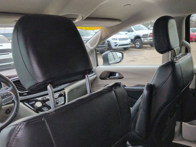 Used 2017 Chrysler Pacifica Touring-L w/ Tire & Wheel Group image 26