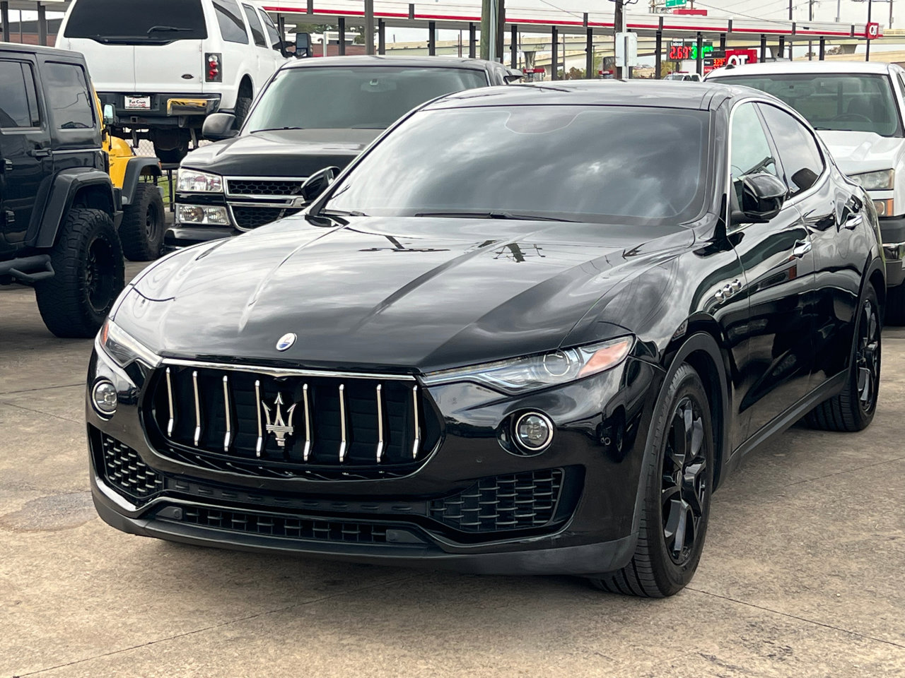 Used 2018 Maserati Levante image 39