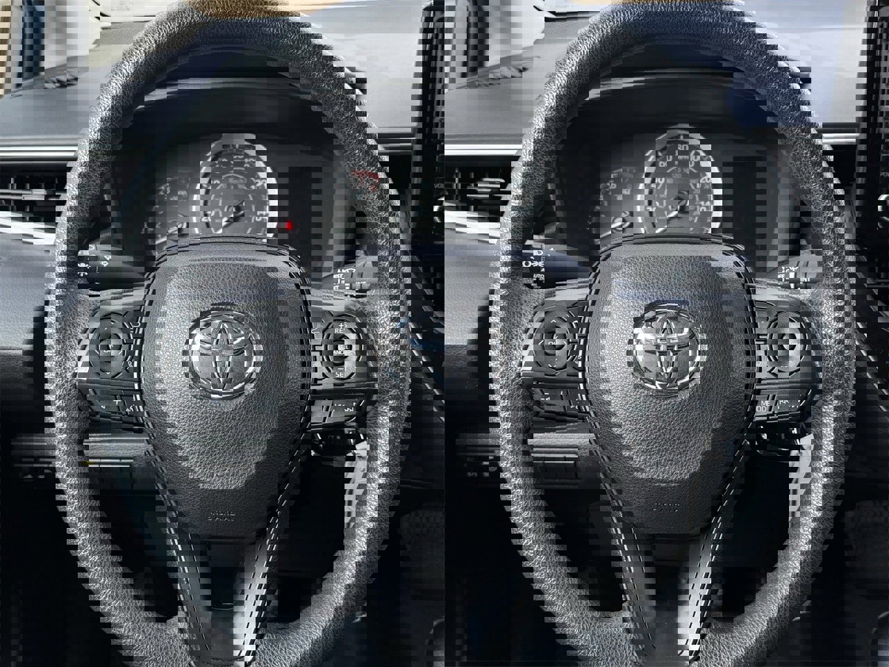 Used 2022 Toyota Corolla LE image 11