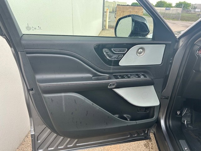 Used 2023 Lincoln Aviator Reserve w/ Equipment Group 201A image 12