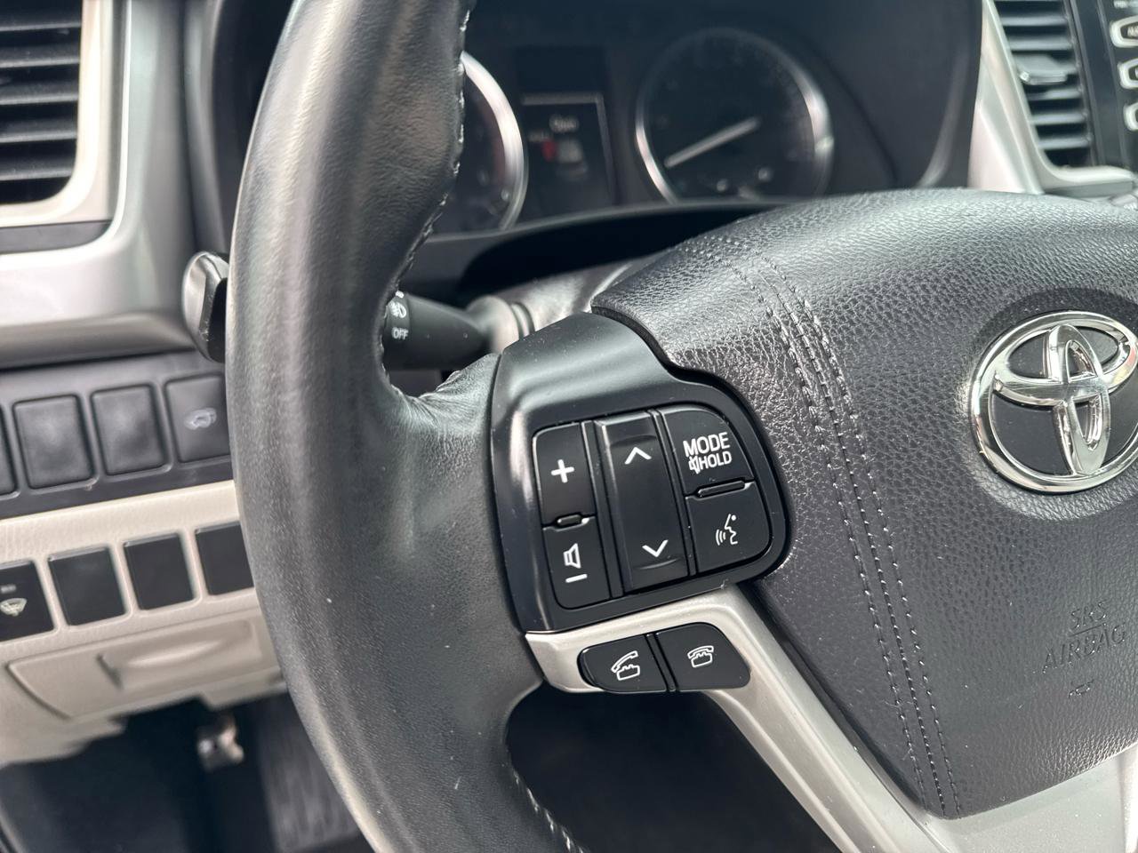 Used 2015 Toyota Highlander XLE image 32