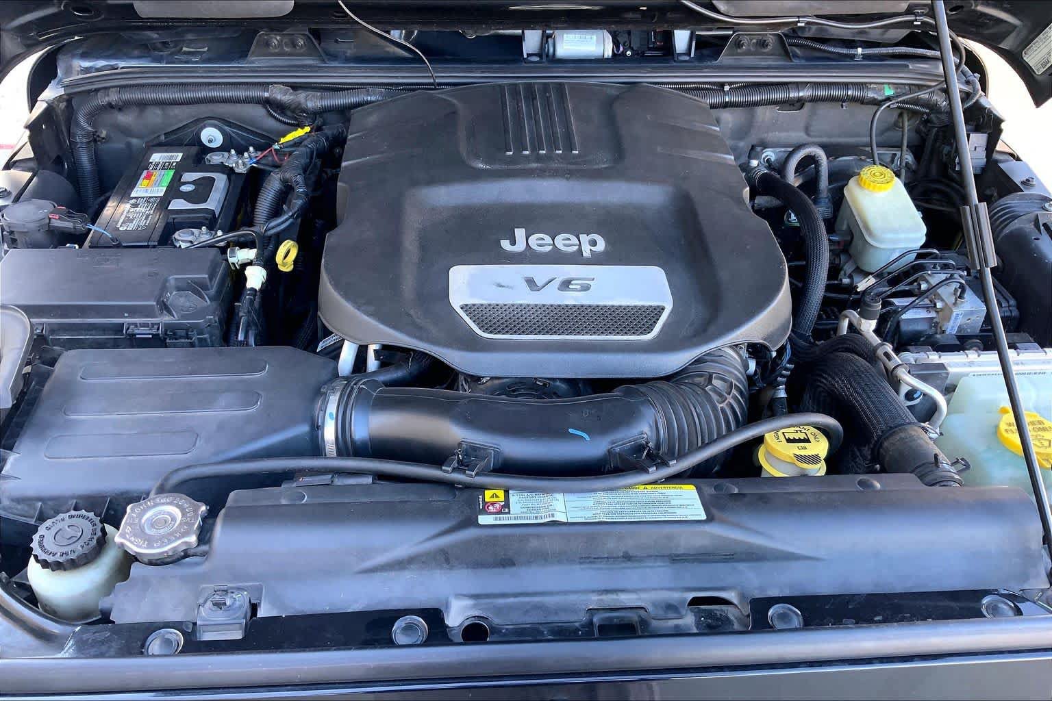 Used 2012 Jeep Wrangler Unlimited Sahara w/ Connectivity Group AWD/4WD image 28