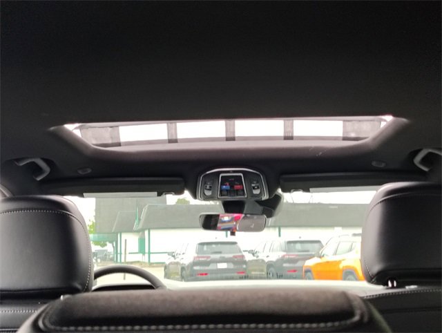 New 2025 Jeep Grand Cherokee 4WD image 33