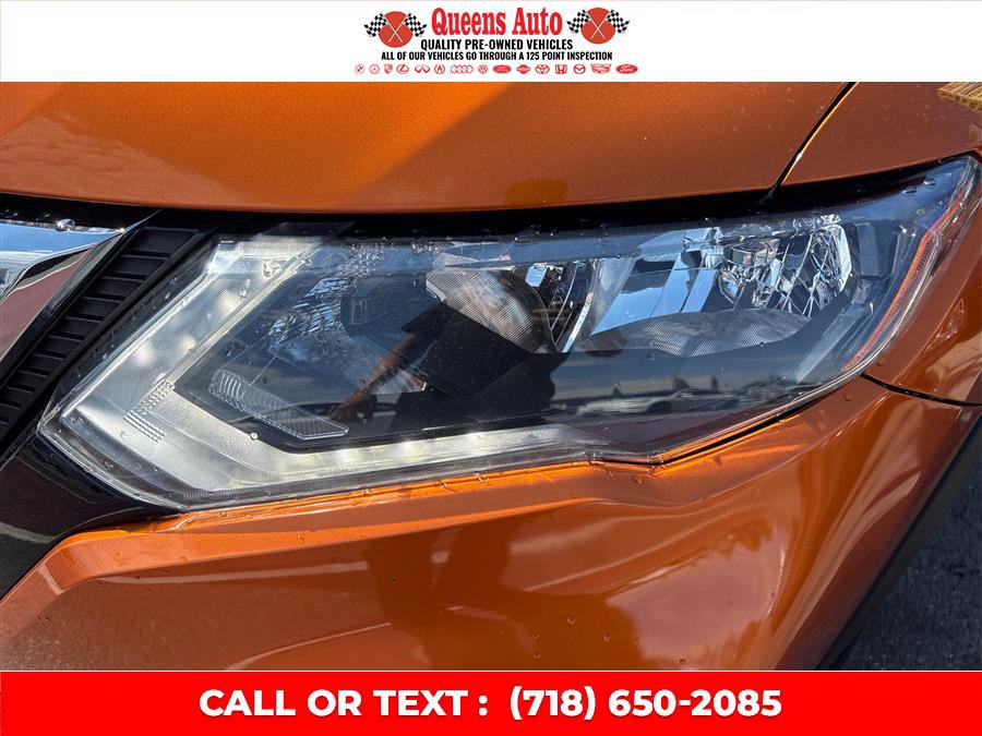 Used 2018 Nissan Rogue SV AWD/4WD image 32