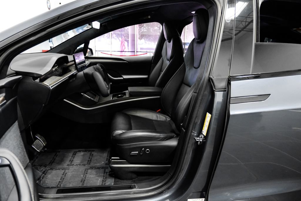 Used 2022 Tesla Model X image 4