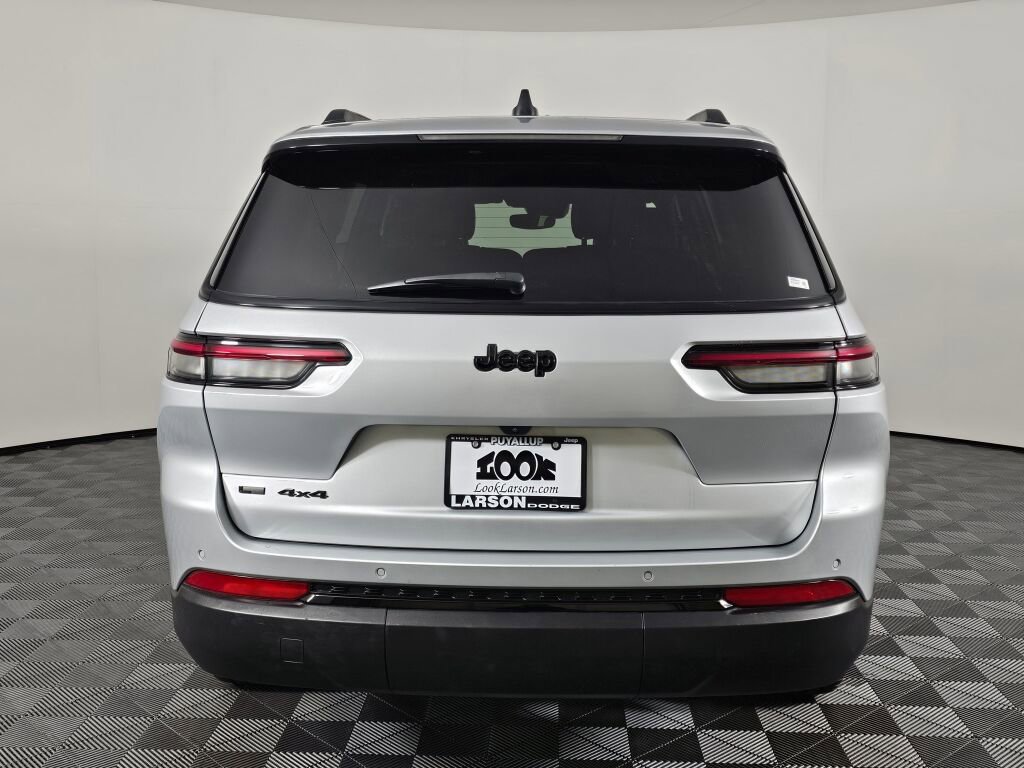 Used 2023 Jeep Grand Cherokee L Laredo AWD/4WD image 4