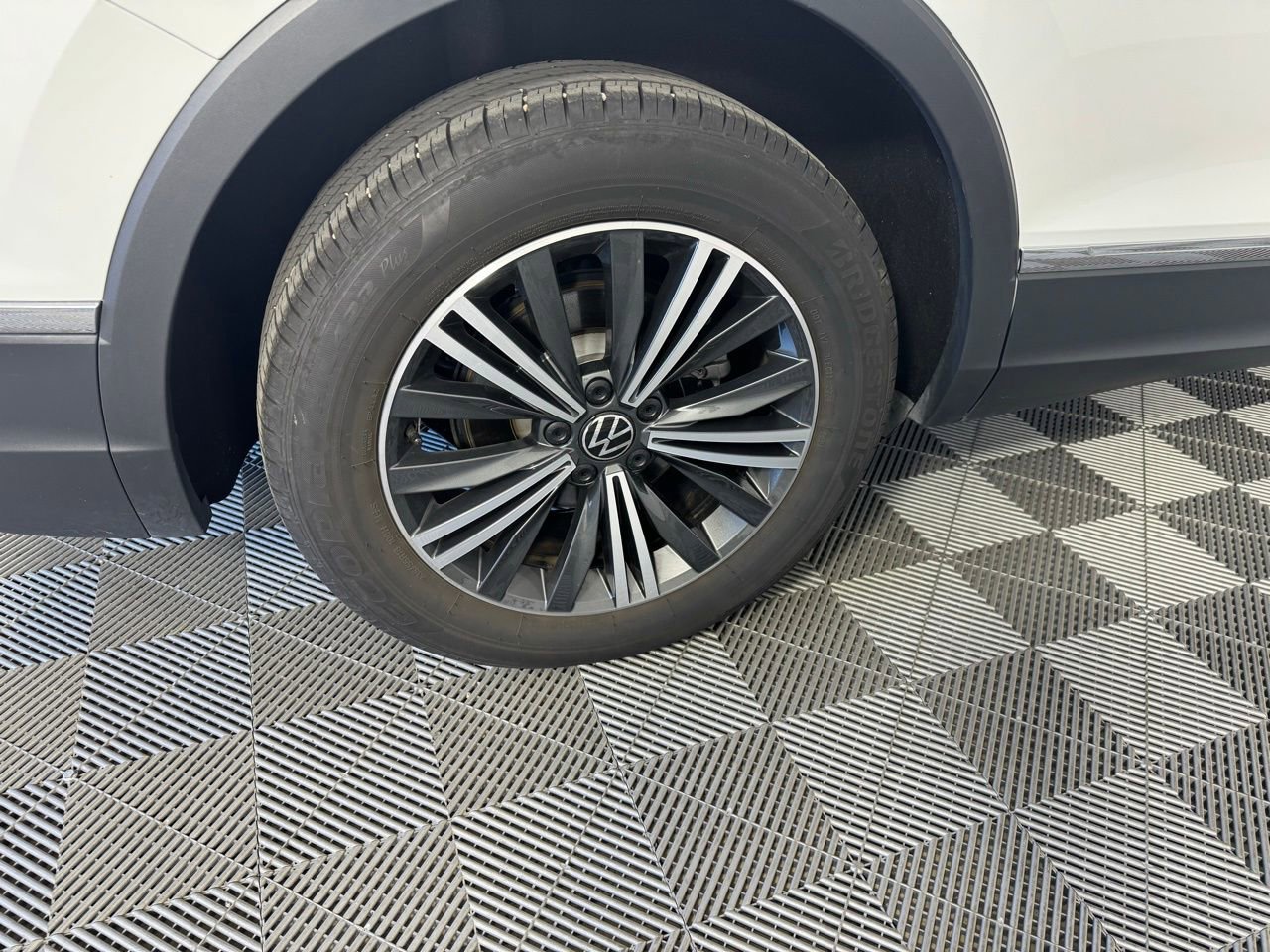 Used 2024 Volkswagen Tiguan Wolfsburg Edition image 34