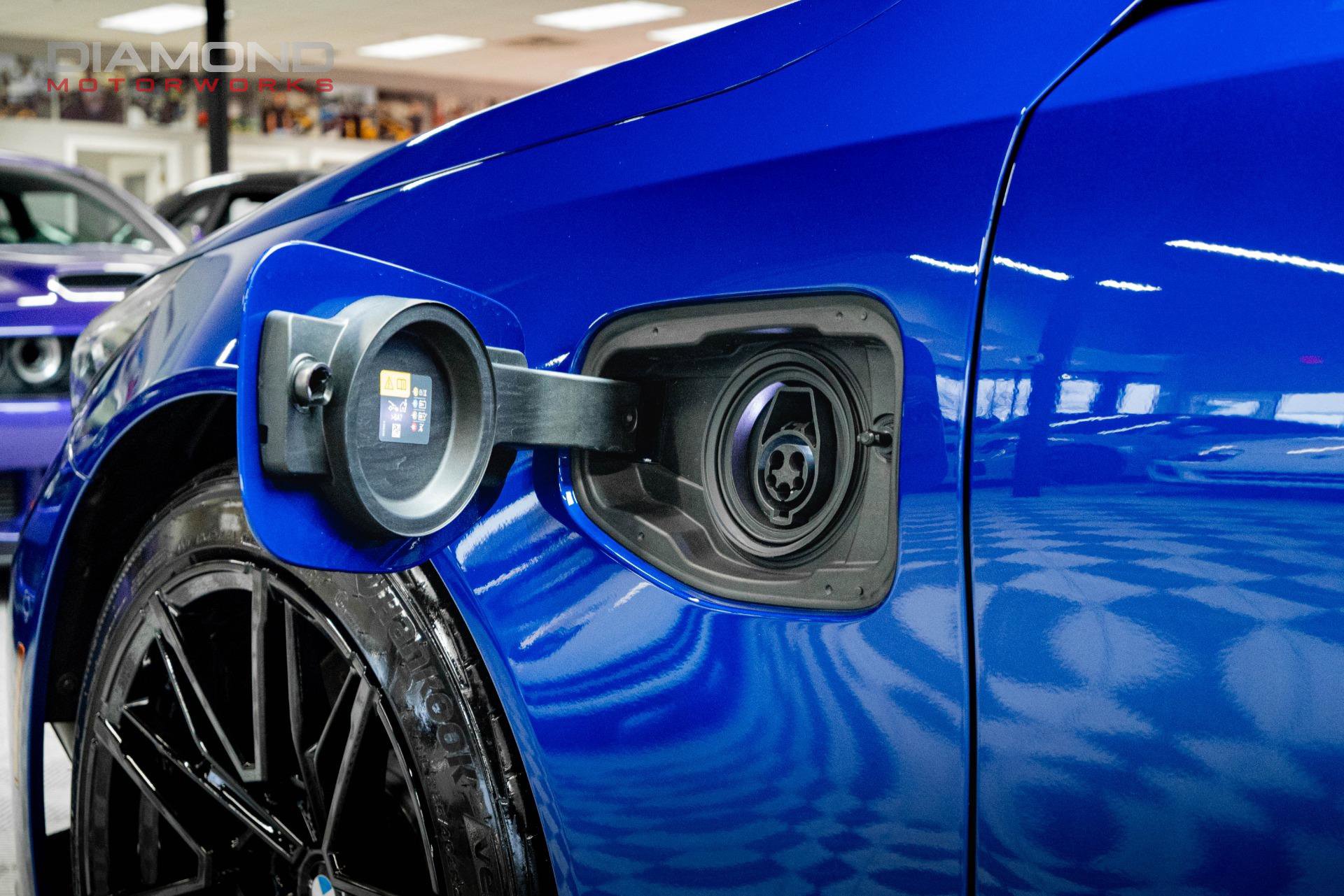 Used 2025 BMW M5 w/ Carbon Package image 37