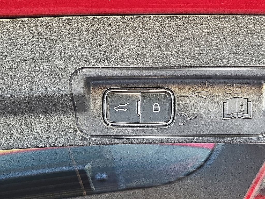 Used 2025 Ford Explorer ST image 15