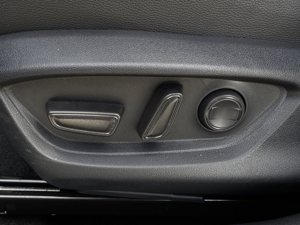 Used 2025 Toyota Camry SE FWD image 27
