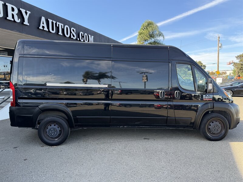 Used 2021 RAM ProMaster 2500 w/ Convenience Group FWD image 8