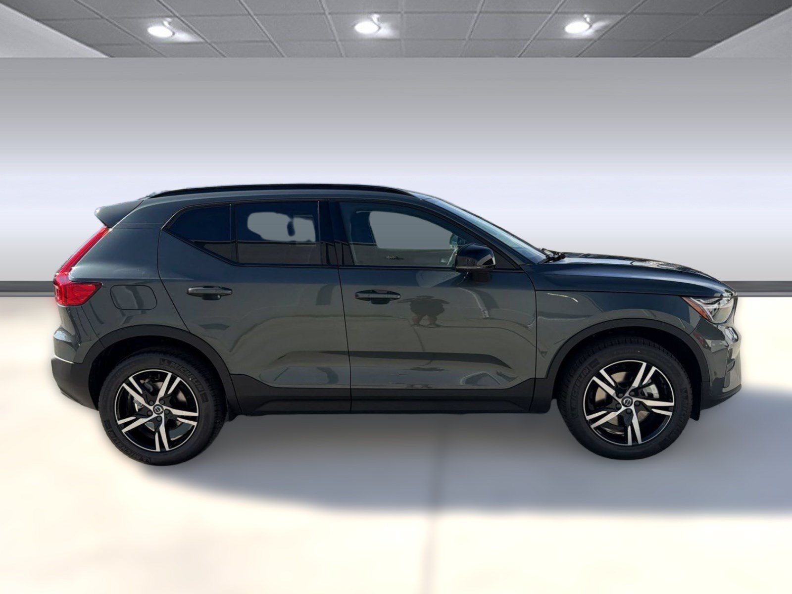 New 2026 Volvo XC40 B4 Core w/ Climate Package FWD image 8