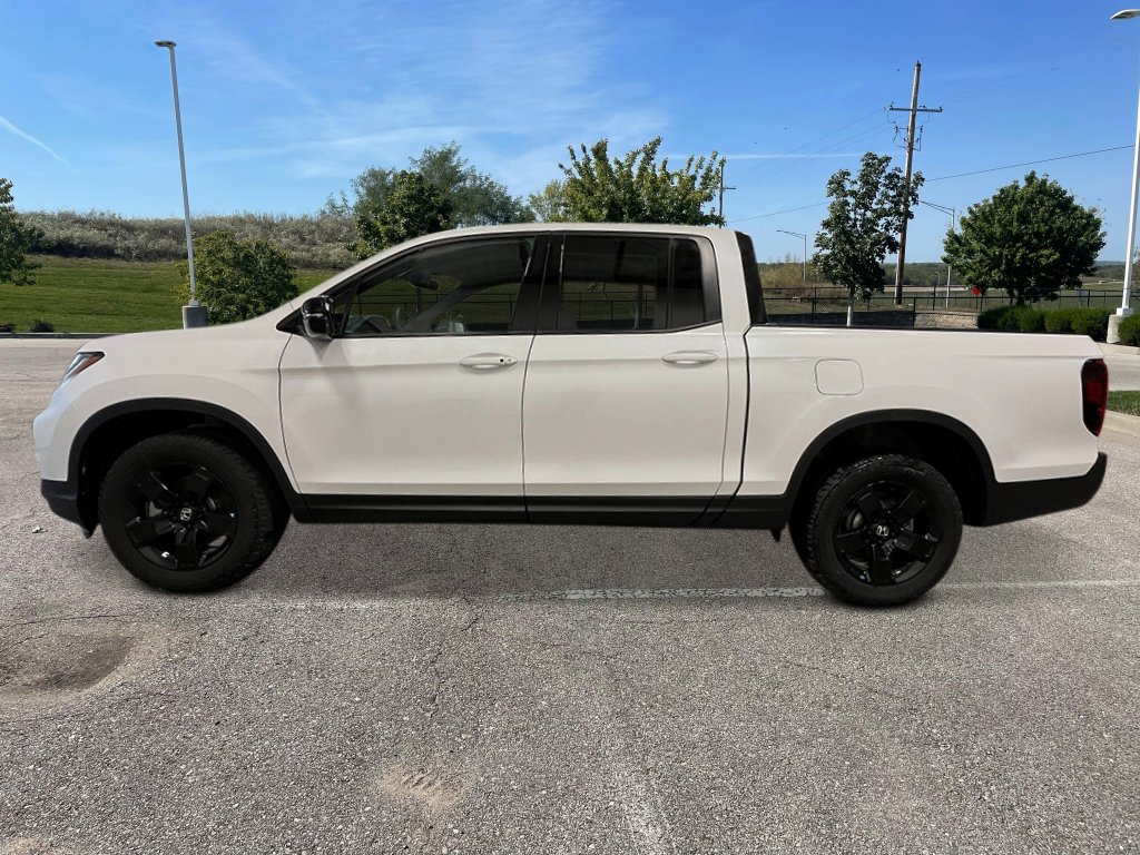 New 2026 Honda Ridgeline Black Edition image 2