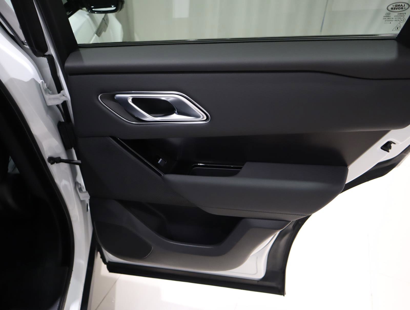 Used 2026 Land Rover Range Rover Velar Dynamic SE image 13