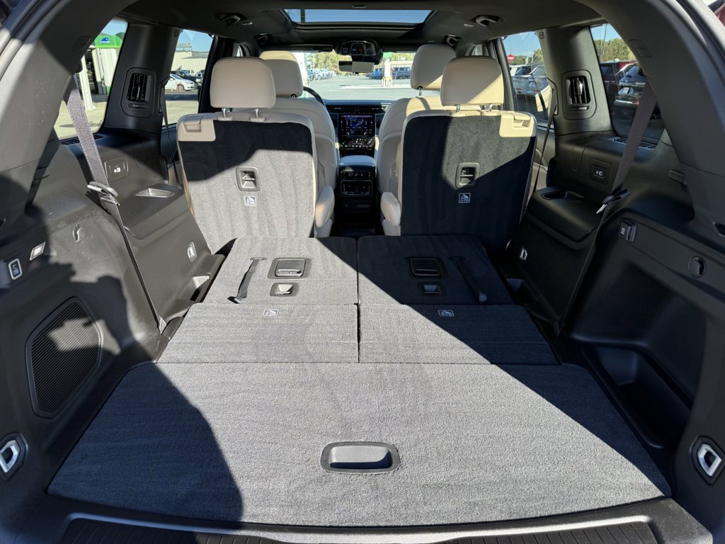 Used 2025 Jeep Grand Cherokee L Limited w/ Luxury Tech Group II image 16