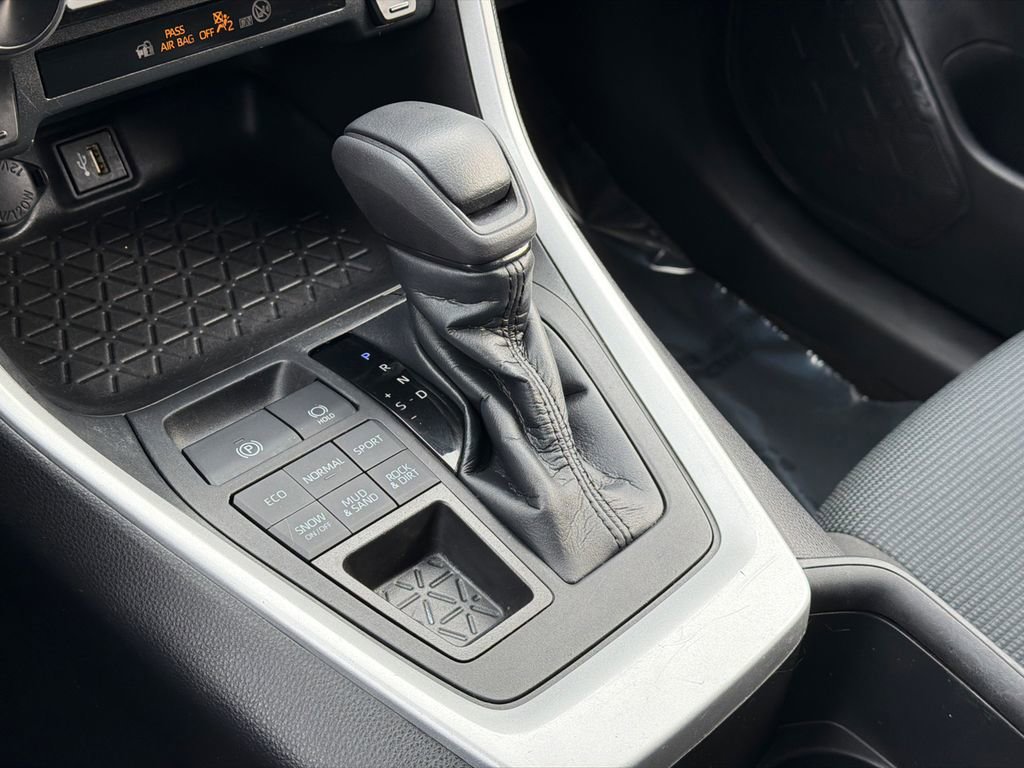 Used 2023 Toyota RAV4 LE image 29