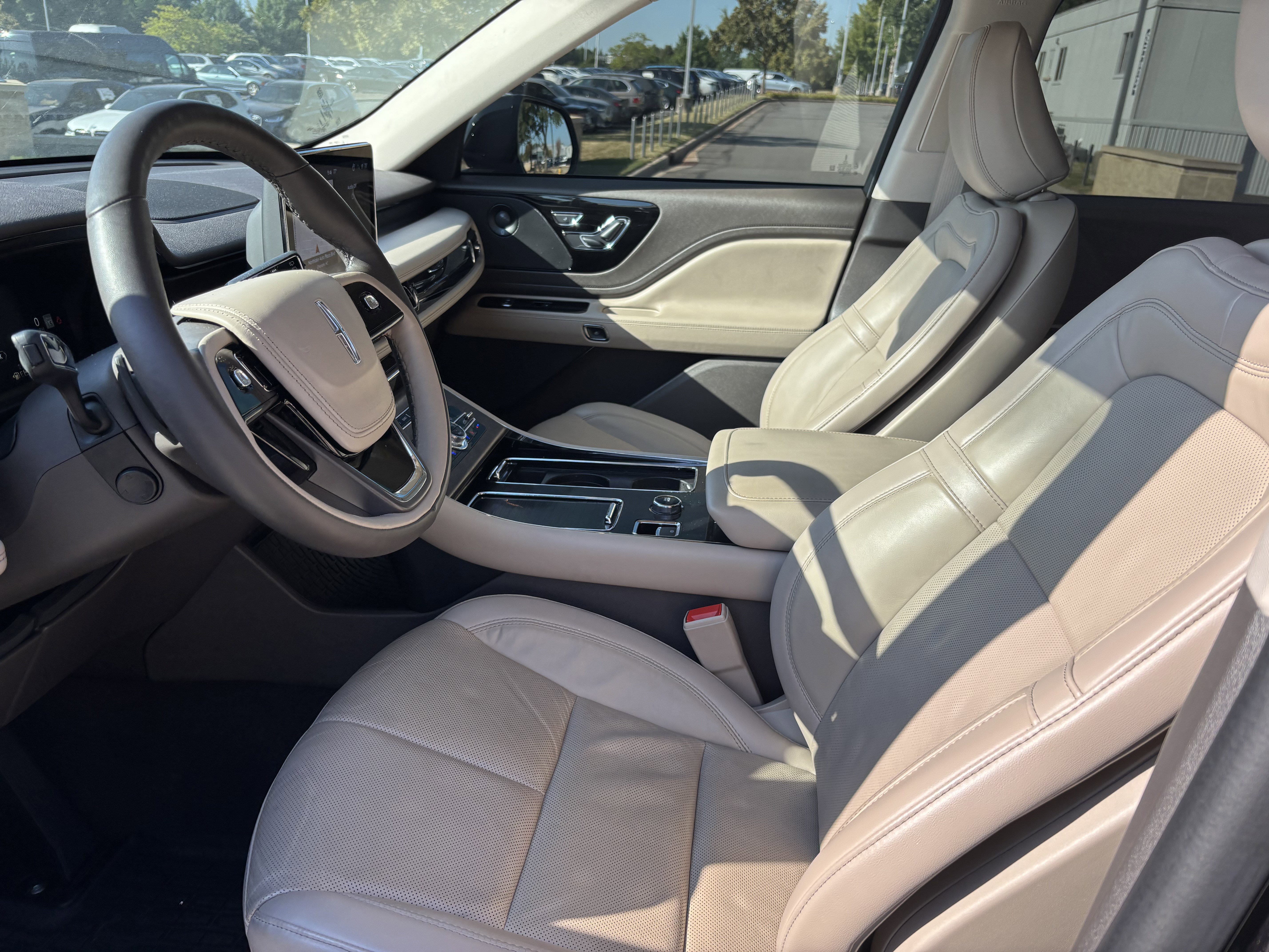 Used 2024 Lincoln Aviator Reserve w/ Equipment Group 201A image 17