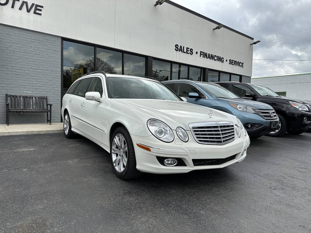 Used 2009 Mercedes-Benz E 350 4MATIC Wagon image 4