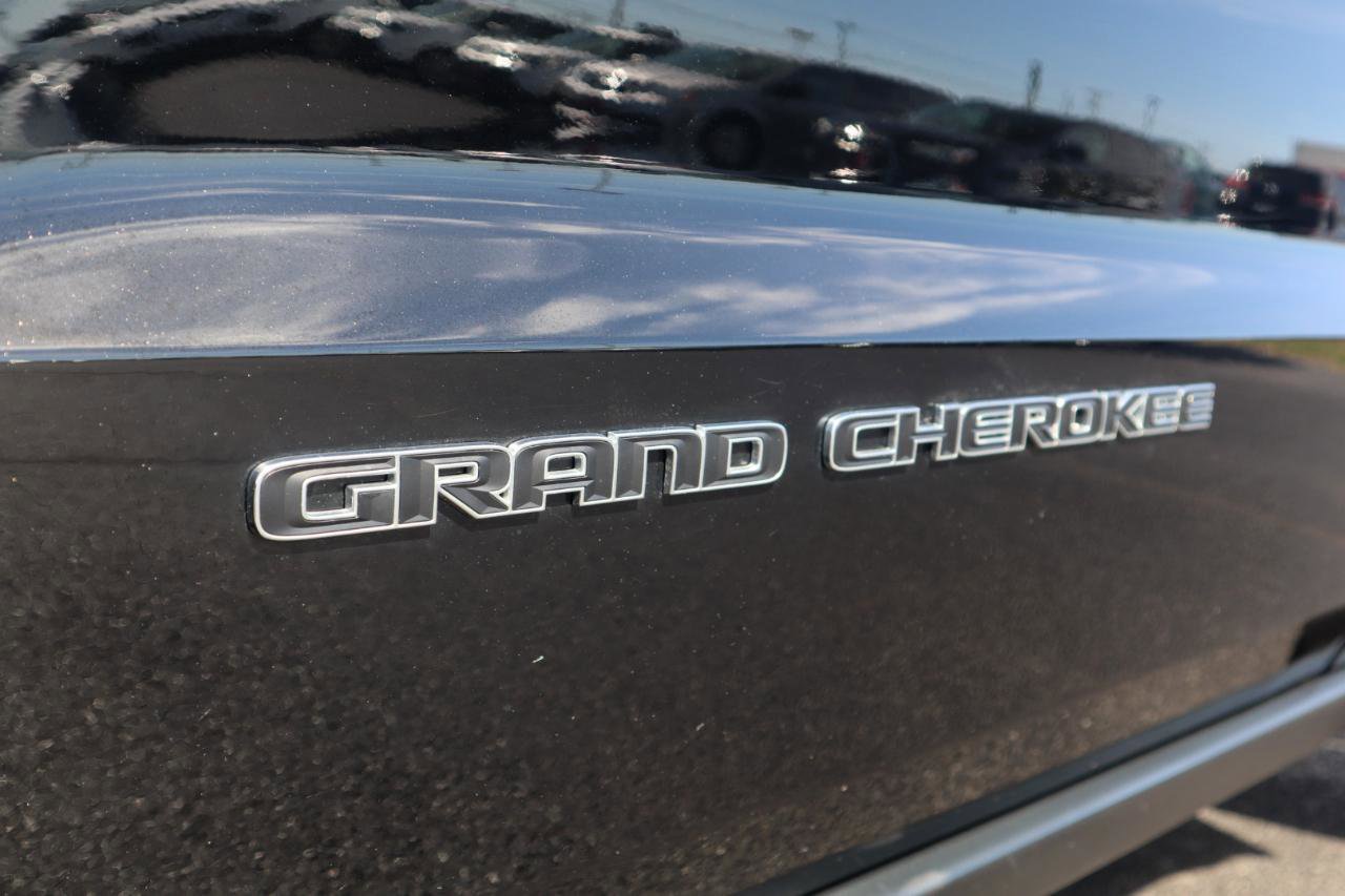 Used 2019 Jeep Grand Cherokee Laredo w/ 18" Wheel & 8.4" Radio Group image 36