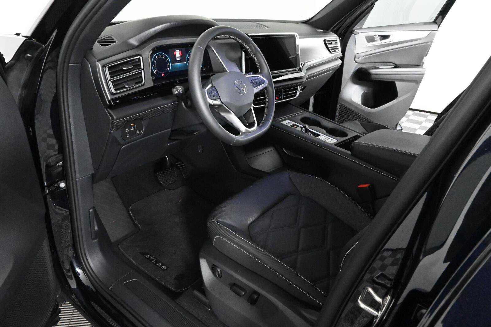 Used 2024 Volkswagen Atlas Cross Sport SE FWD image 15