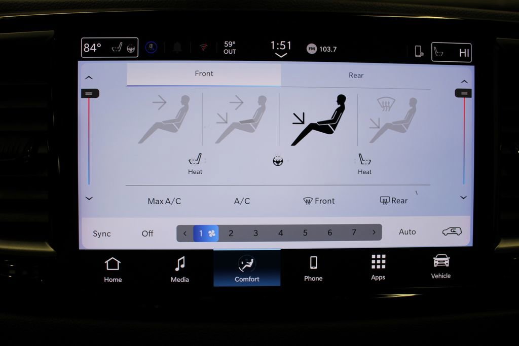 Used 2025 Chrysler Pacifica Select image 17