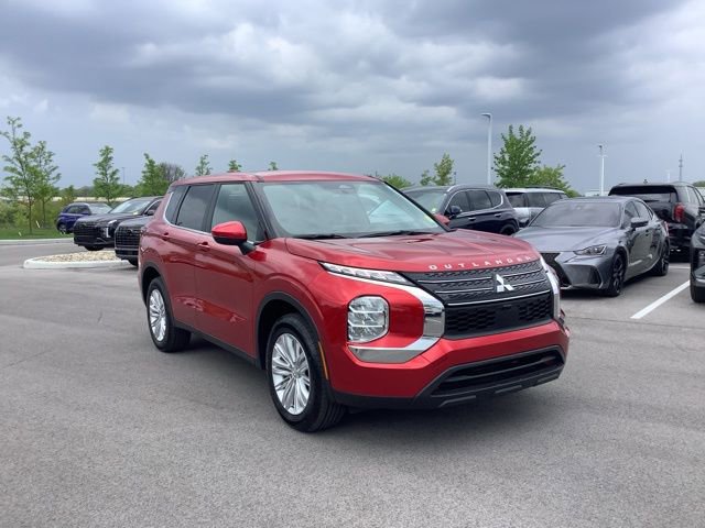 Used 2024 Mitsubishi Outlander ES image 3