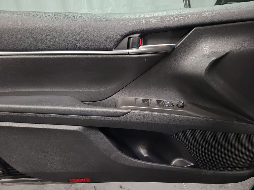 Used 2024 Toyota Camry SE image 21