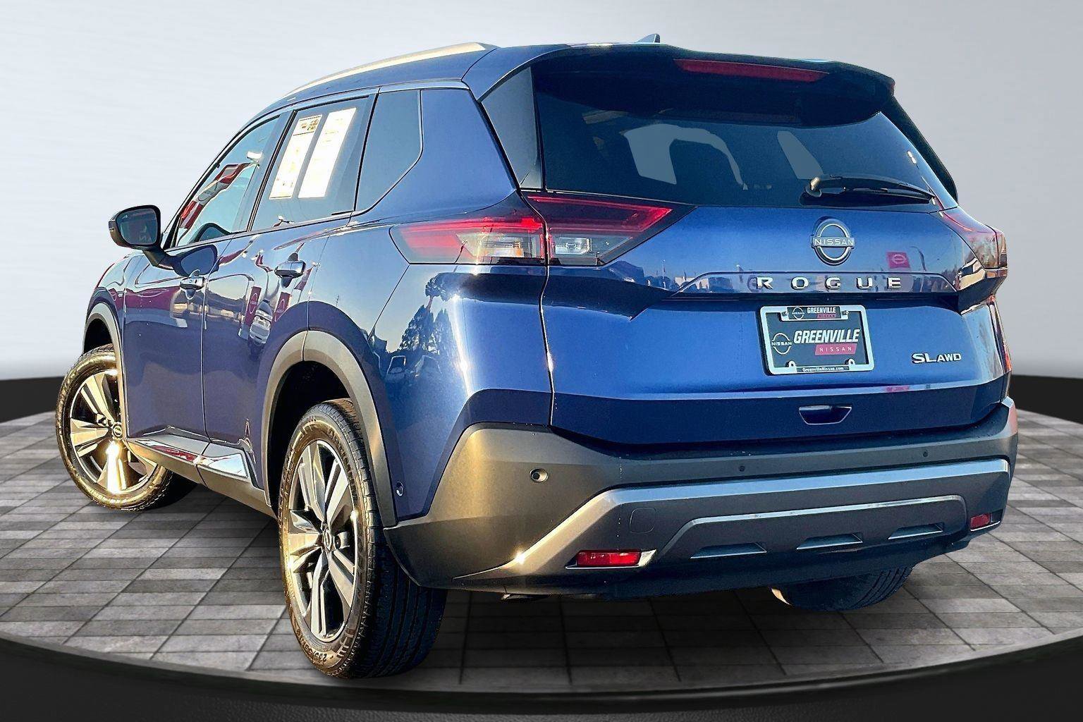 Used 2023 Nissan Rogue SL w/ SL Premium Package AWD/4WD image 2