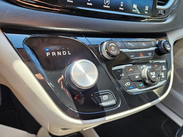 Used 2024 Chrysler Pacifica Touring-L FWD image 29