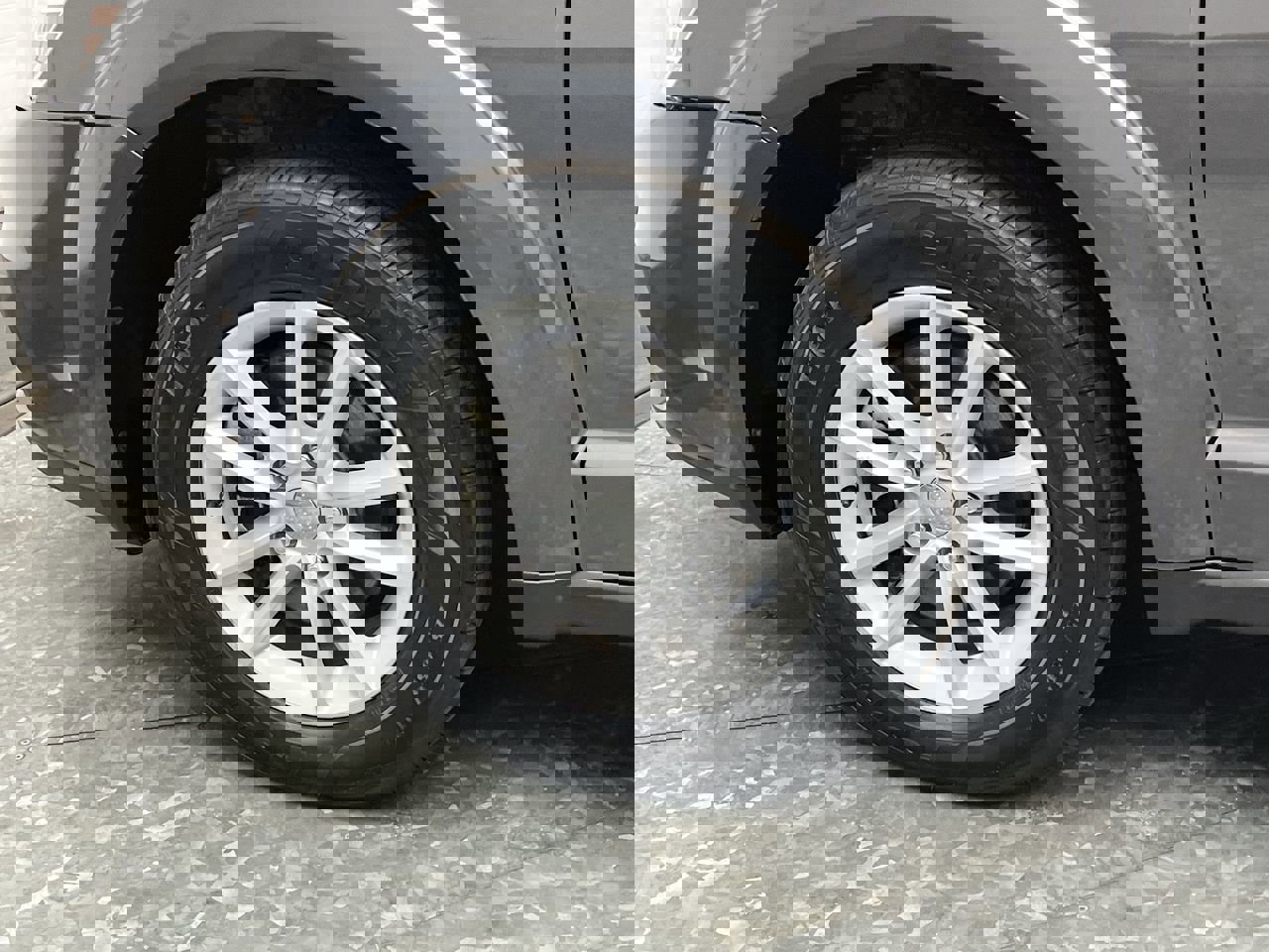 Used 2014 Dodge Journey SXT w/ Flexible Seating Group image 29