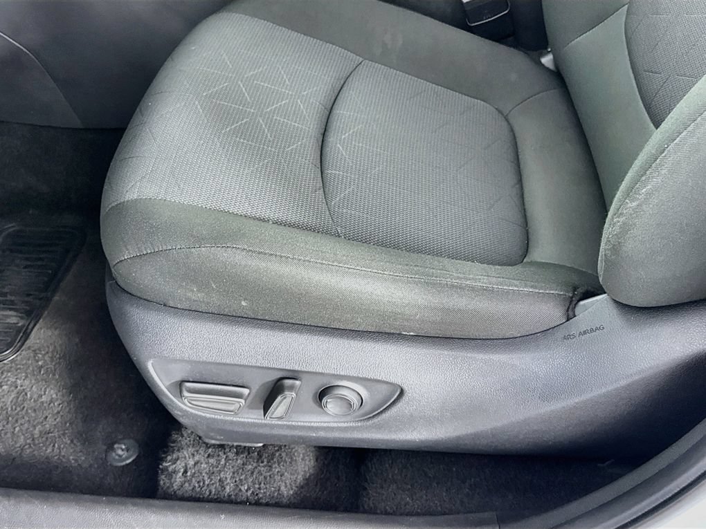 Used 2025 Toyota RAV4 XLE AWD/4WD image 24