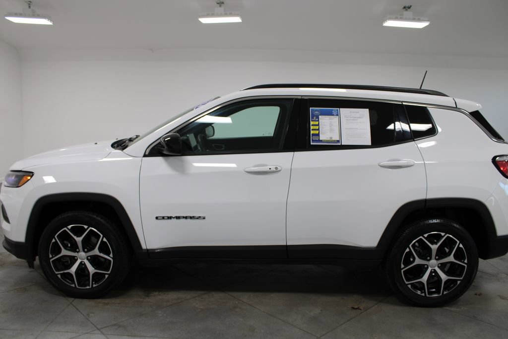 Used 2024 Jeep Compass Latitude image 6