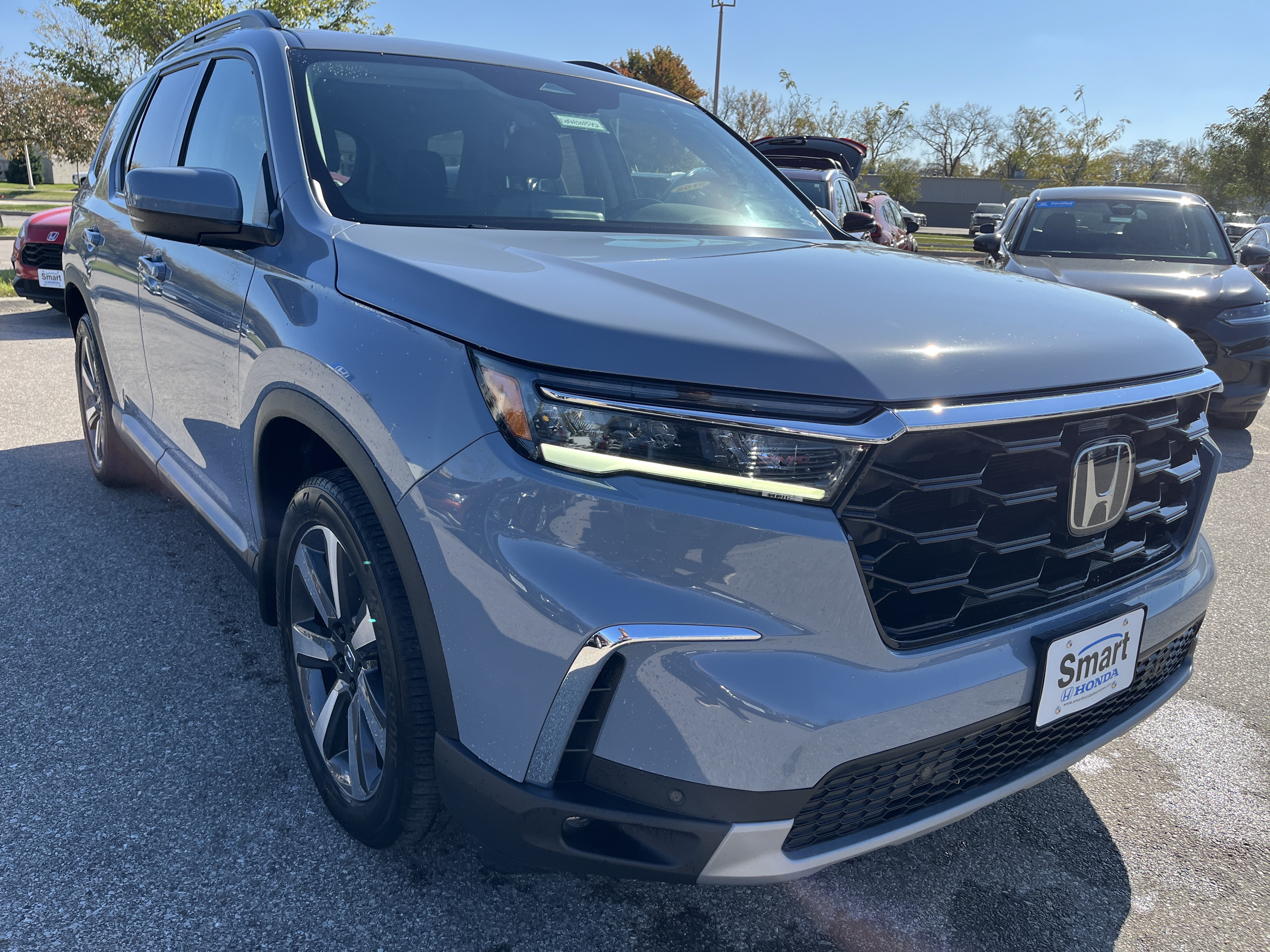 Used 2025 Honda Pilot Touring image 3