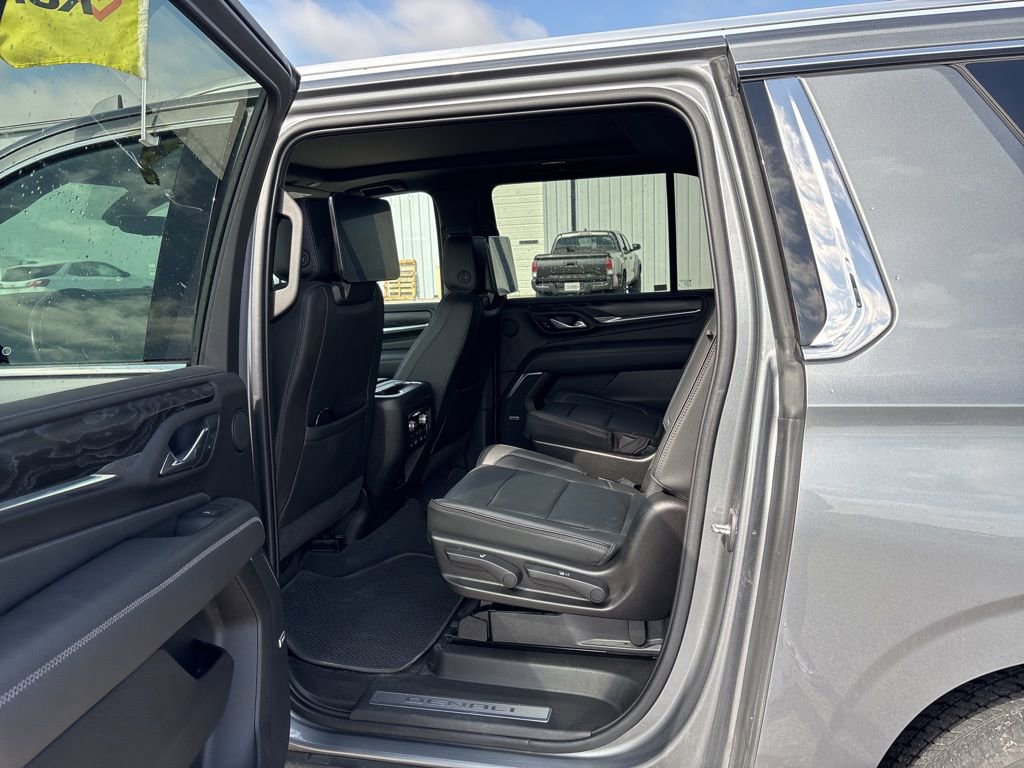 Used 2021 GMC Yukon XL Denali w/ Denali Ultimate Package AWD/4WD image 28