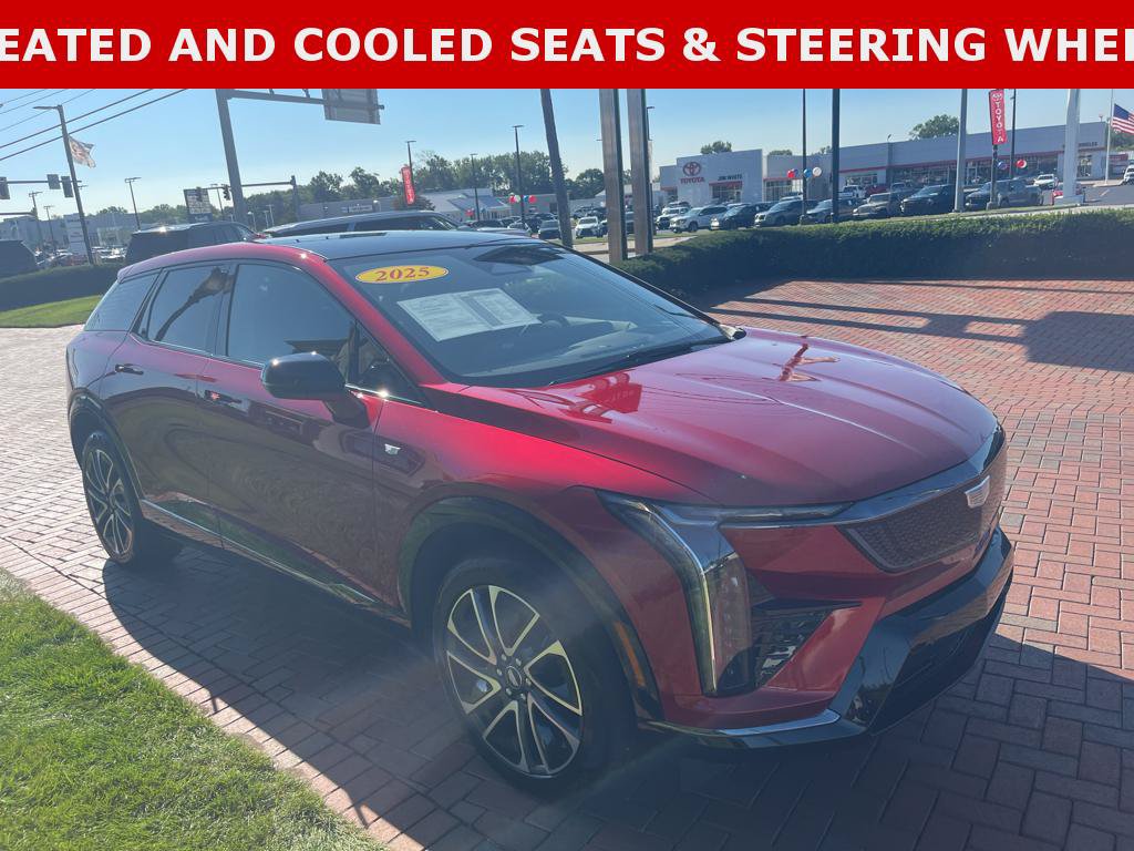 Used 2025 Cadillac Optiq Sport 2 w/ LPO, Floor Liner Package AWD/4WD image 5