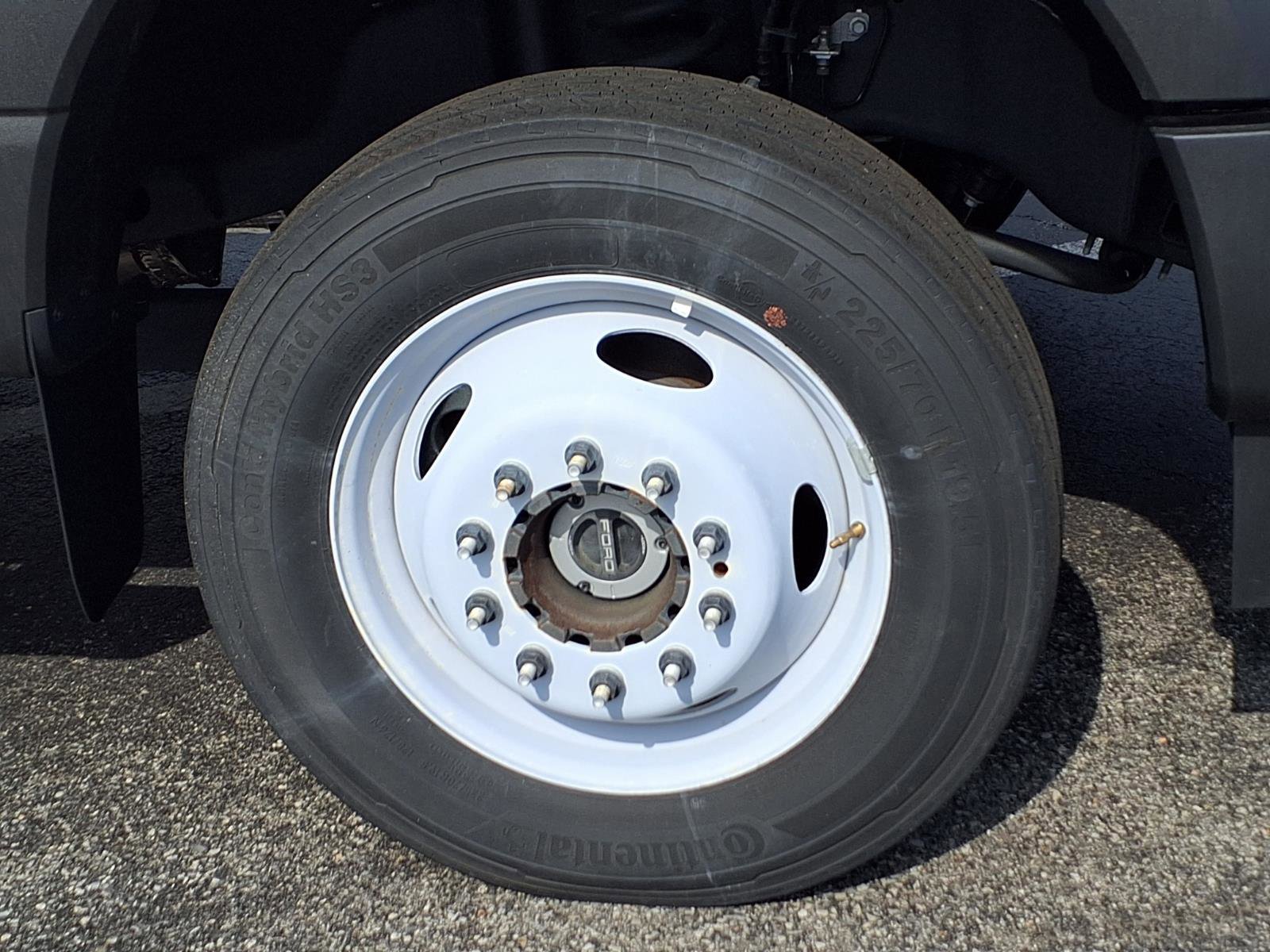 Used 2023 Ford F550 4x4 Regular Cab Super Duty image 9