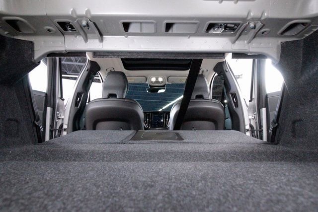 Certified 2023 Volvo S60 T8 Plus image 30