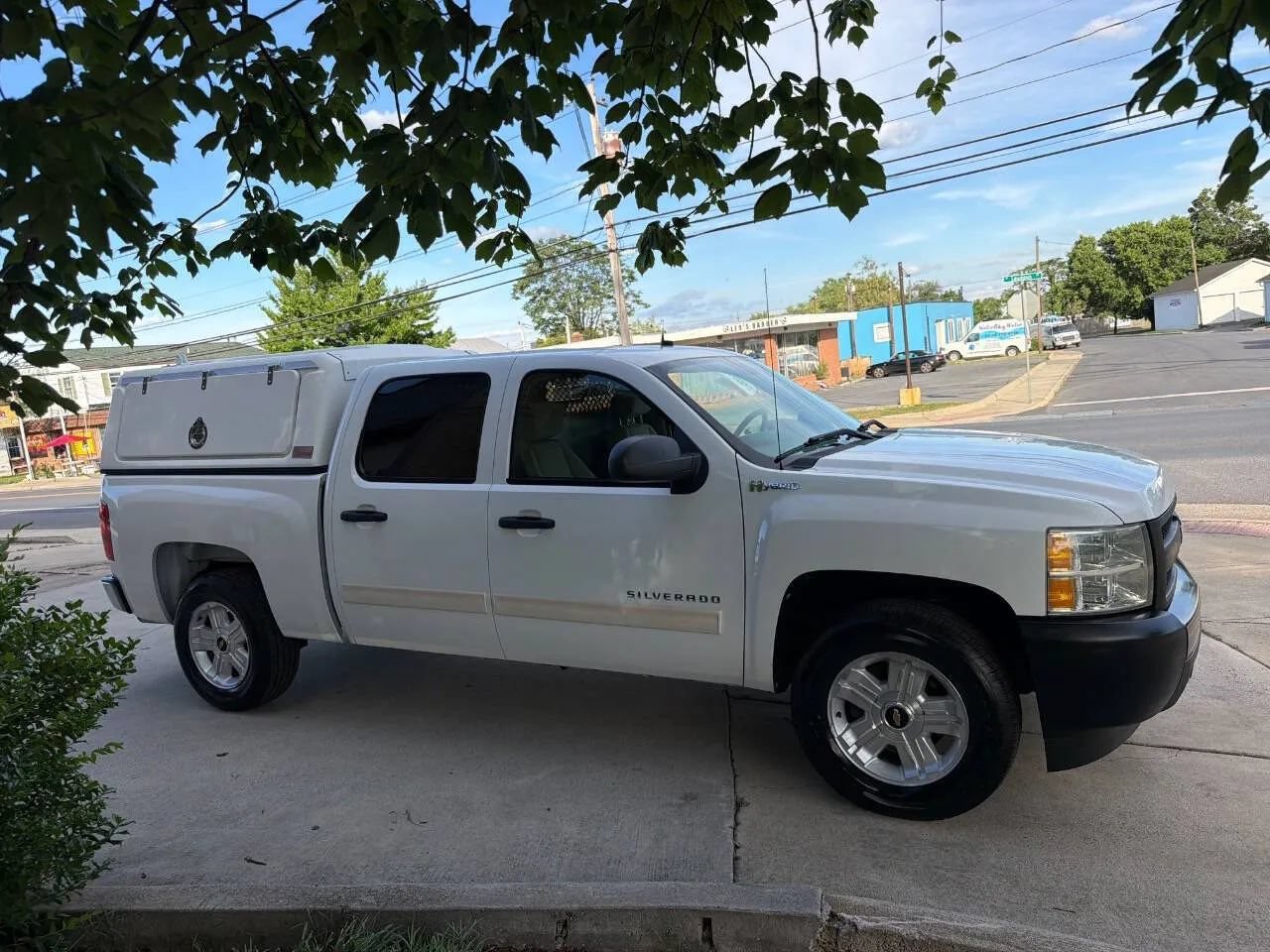 Used 2010 Chevrolet Silverado 1500 2WD Crew Cab Hybrid image 6