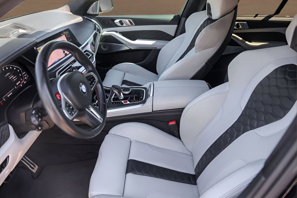 Used 2021 BMW X5 M w/ Executive Package image 9